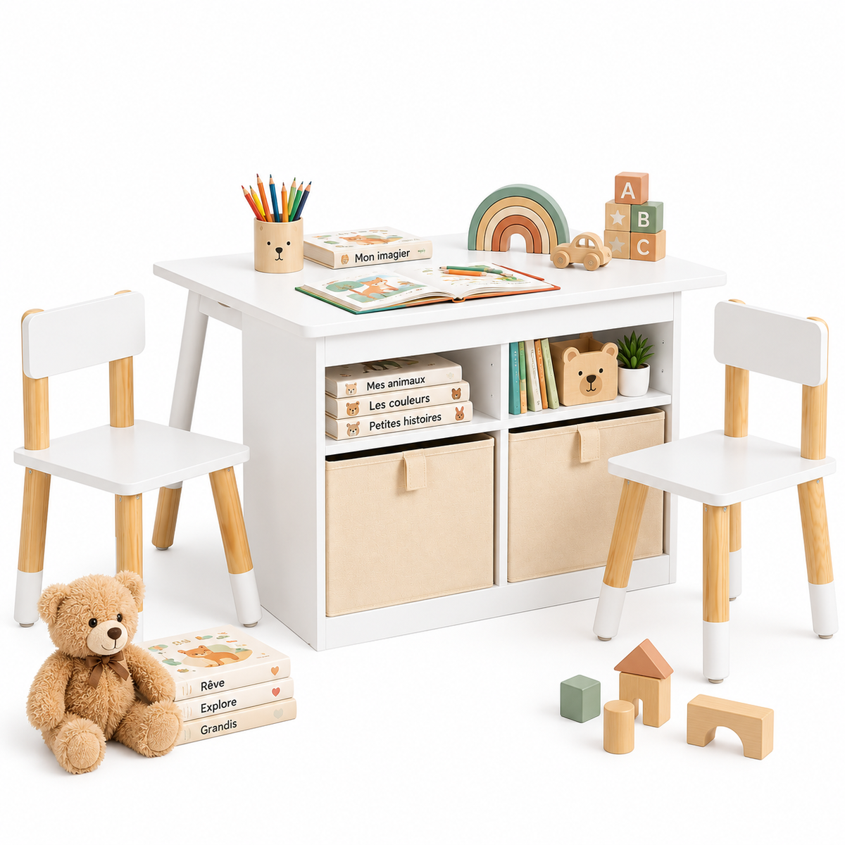 Le Petit Chapitre table enfant avec 2 chaises, rangement intégré, livres, jouets et accessoires sur fond blanc